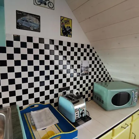 Apartment Le Bain De Mer, Insolite, Deco Annees 50 *